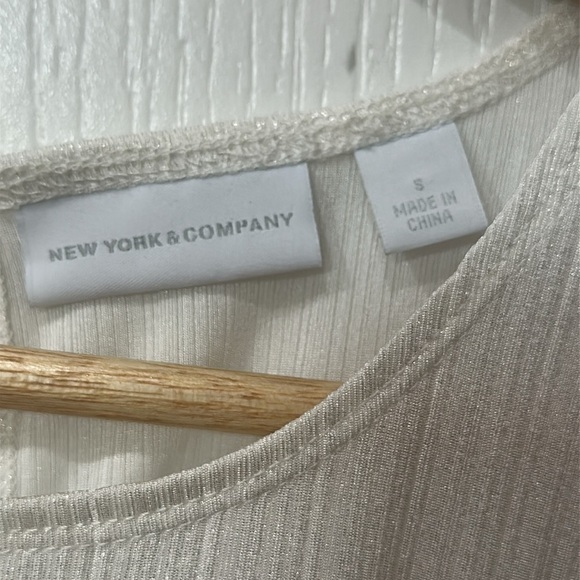 New York and Company size small sleeveless ribbed cream Sheen sparkle top - Picture 2 of 5